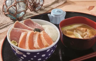 海の幸 相盛り海鮮丼&たっぷり5種の具だくさん豚汁